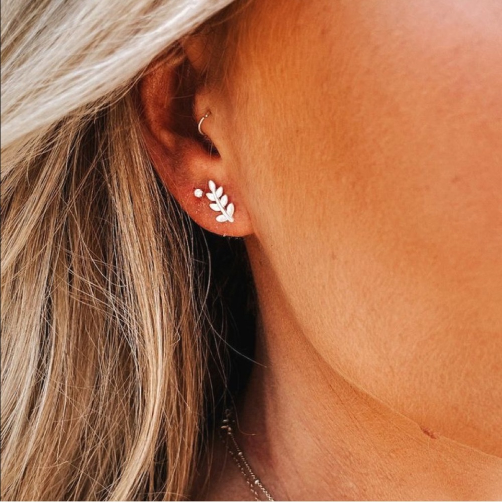 Women’s sterling silver leafy earrings